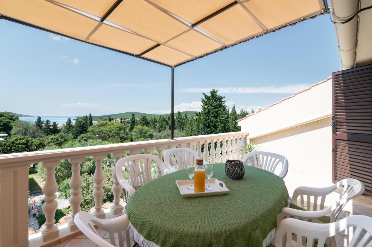 Apartments Rozelyn Углян Экстерьер фото