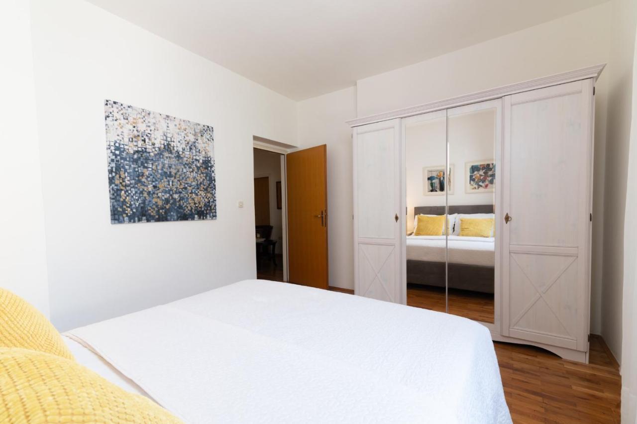 Apartments Rozelyn Углян Экстерьер фото