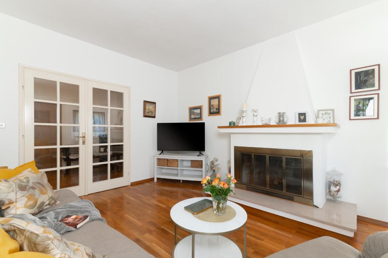 Apartments Rozelyn Углян Экстерьер фото