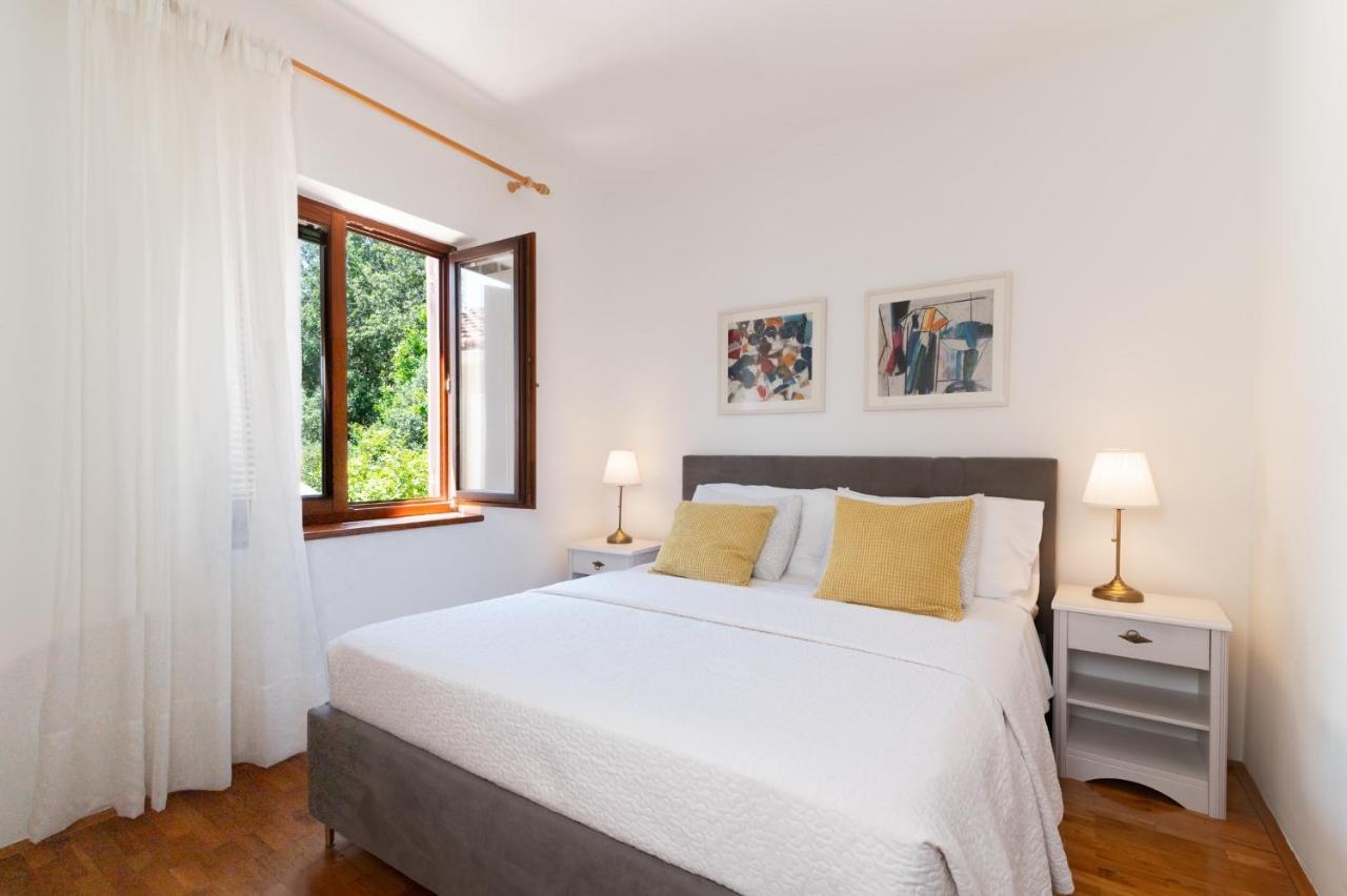 Apartments Rozelyn Углян Экстерьер фото