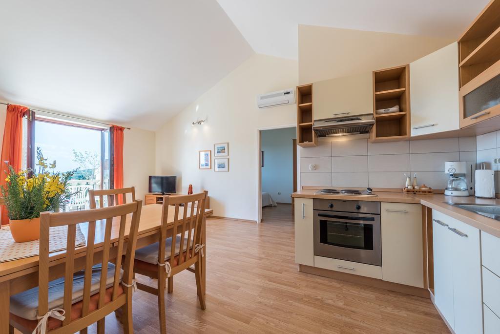 Apartments Rozelyn Углян Экстерьер фото